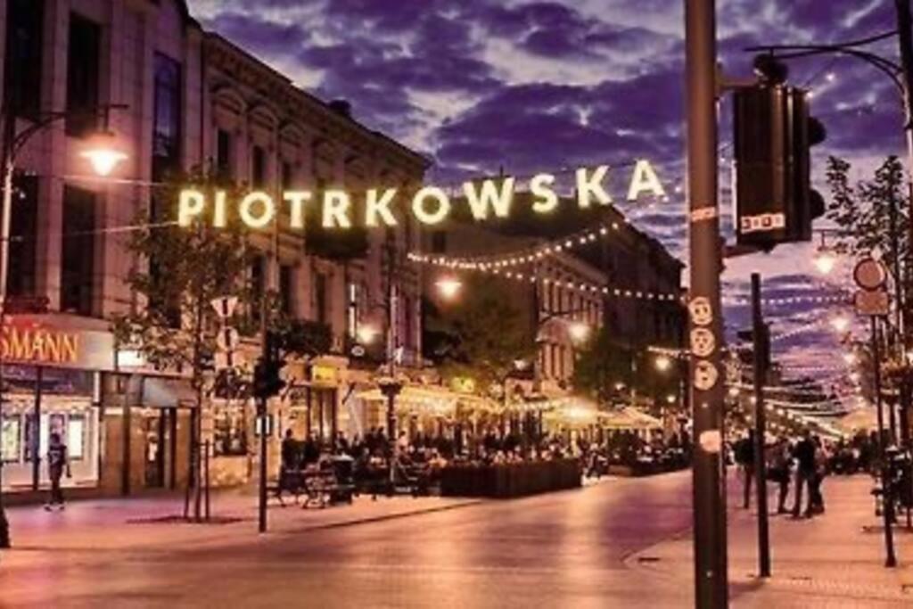 P-122 Piotrkowska Apartment. Лодзь Экстерьер фото