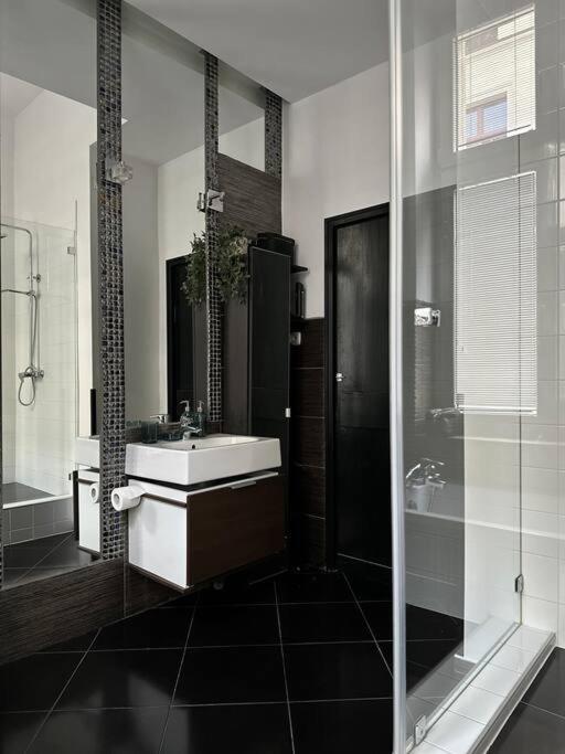 P-122 Piotrkowska Apartment. Лодзь Экстерьер фото